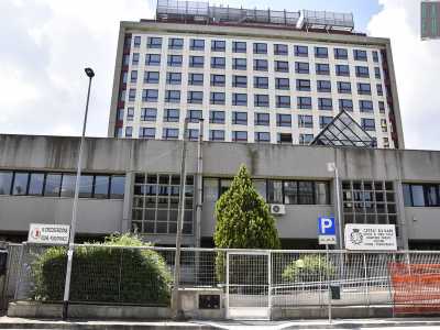 Stradella del Caff� � una delle strade simbolo del quartiere: qui ha sede il palazzo circolare che ospita il II Municipio Poggiofranco-Picone